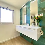 Luxury T3 Scls - Wifi, Clim, Jacuzzi, Centre-ville