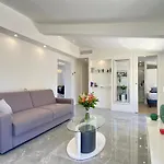 Luxury T3 Scls - Wifi, Clim, Jacuzzi, Centre-ville شقة *