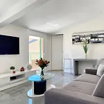 شقة Luxury T3 Scls - Wifi, Clim, Jacuzzi, Centre-ville *