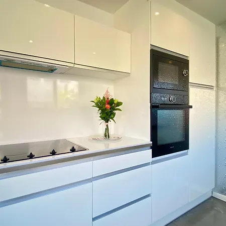 Luxury T3 Scls - Wifi, Clim,Terrasse & Jacuzzi, Centre-Ville 칸느