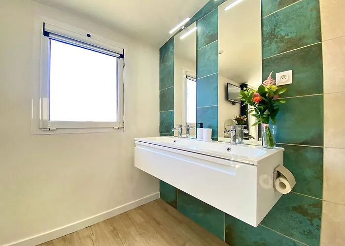 Luxury T3 Scls - Wifi, Clim, Jacuzzi, Centre-ville