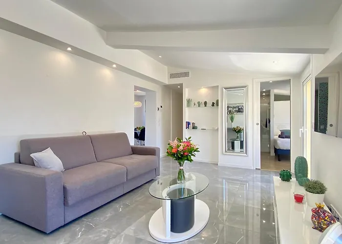 Luxury T3 Scls - Wifi, Clim, Jacuzzi, Centre-ville Апартаменты *